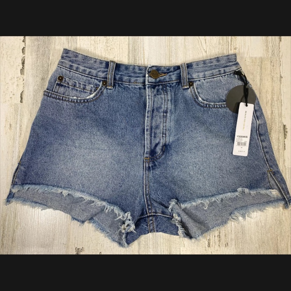 Amuse Society Women's Denim Booty Shorts Button Fly High Rise Size 28 NWT